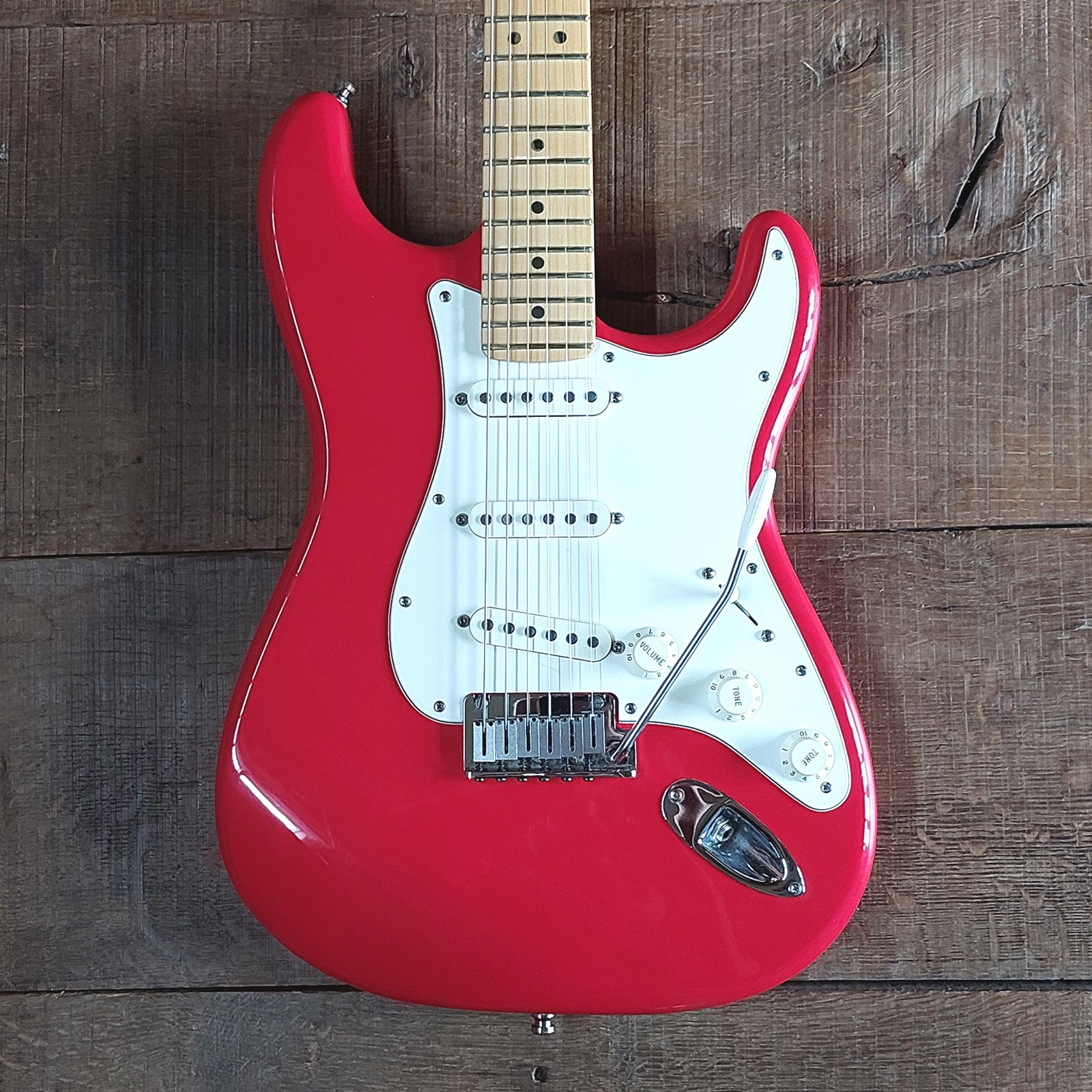 2000 Fender Standard Strat - Lipstick Red